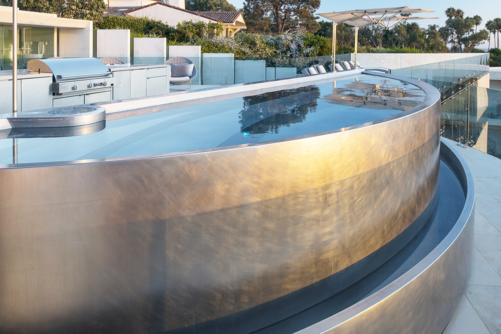Half Moon Stainless Steel Spa with Interior Stairway, Bench Seating, Infinity Edge and Catch Basin 258