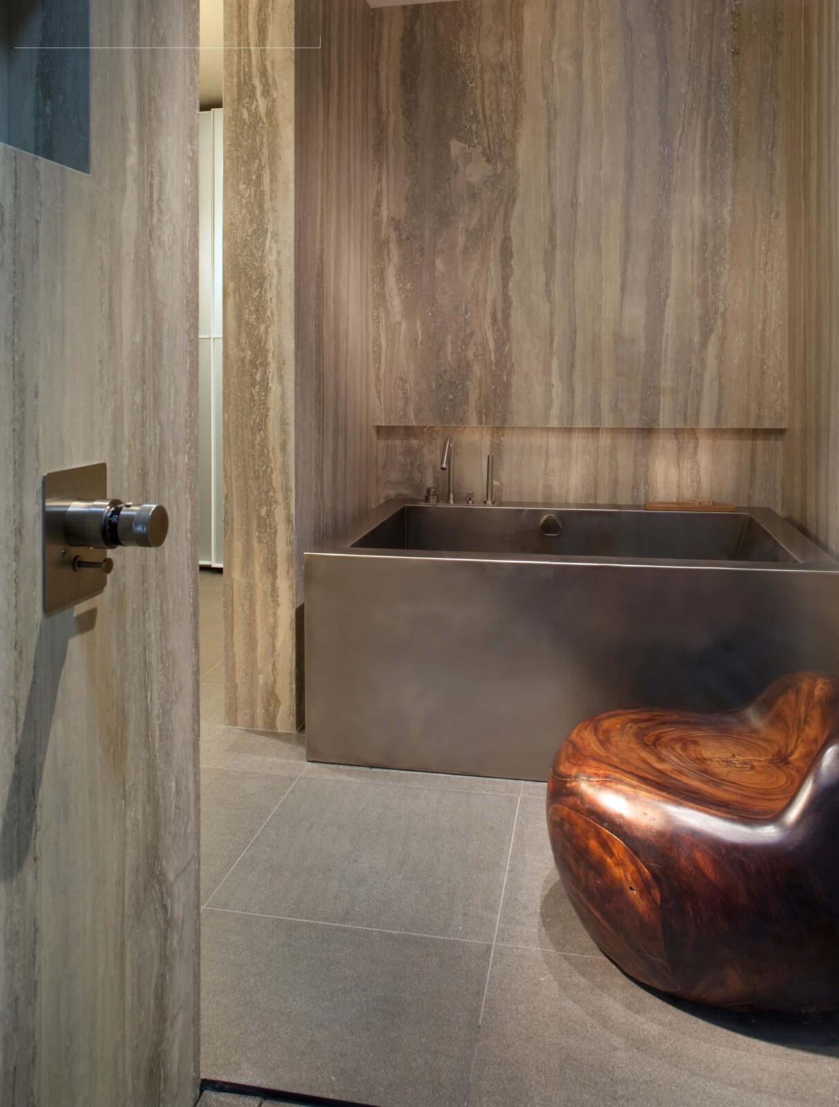 Flat bottom stainless steel soaking bath with front skirting