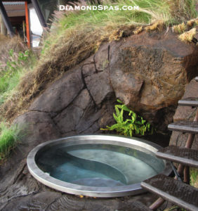 Soaking Up the Summer in These Outdoor Baths